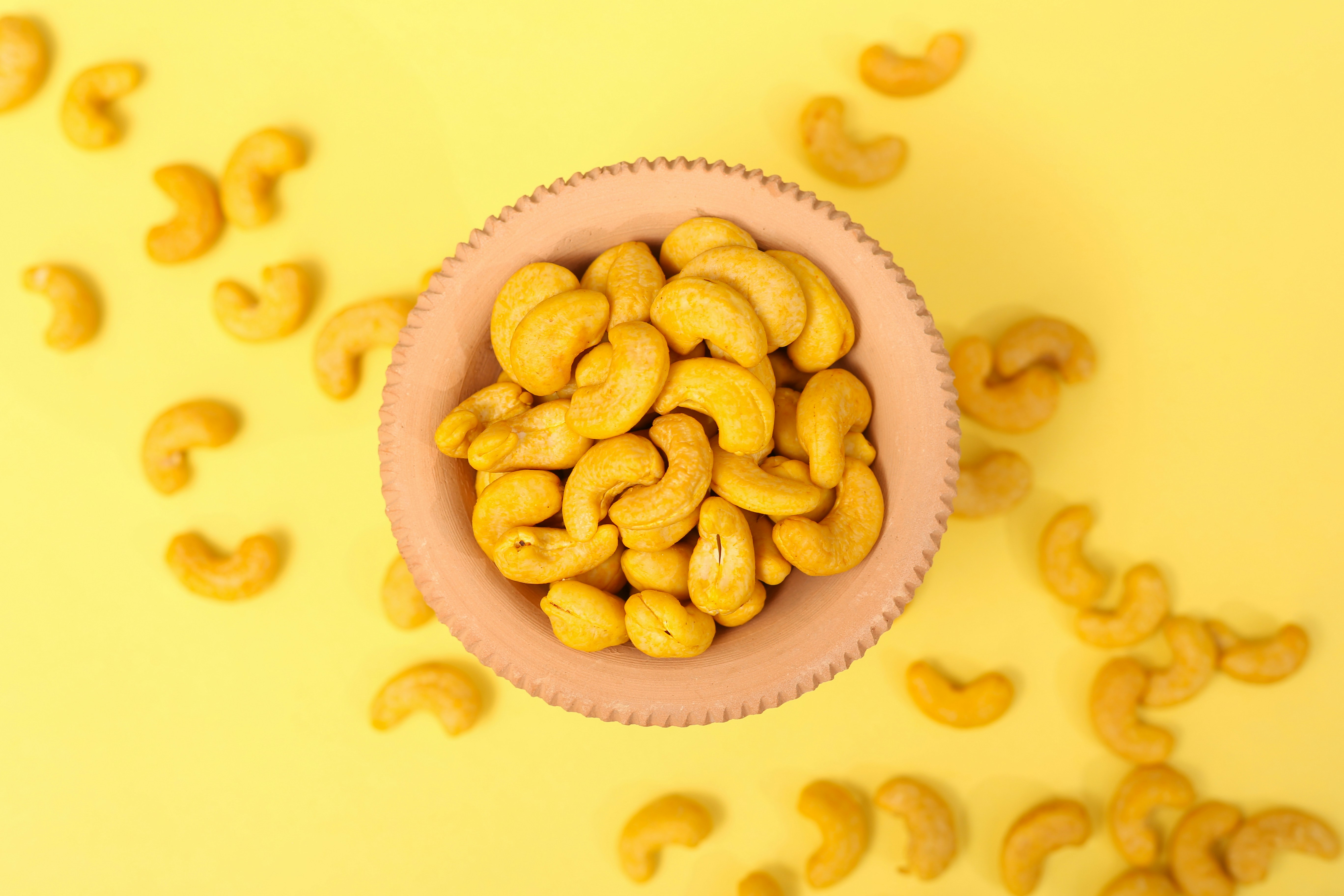 Ariyalur W320 Cashews — Medium Whole
